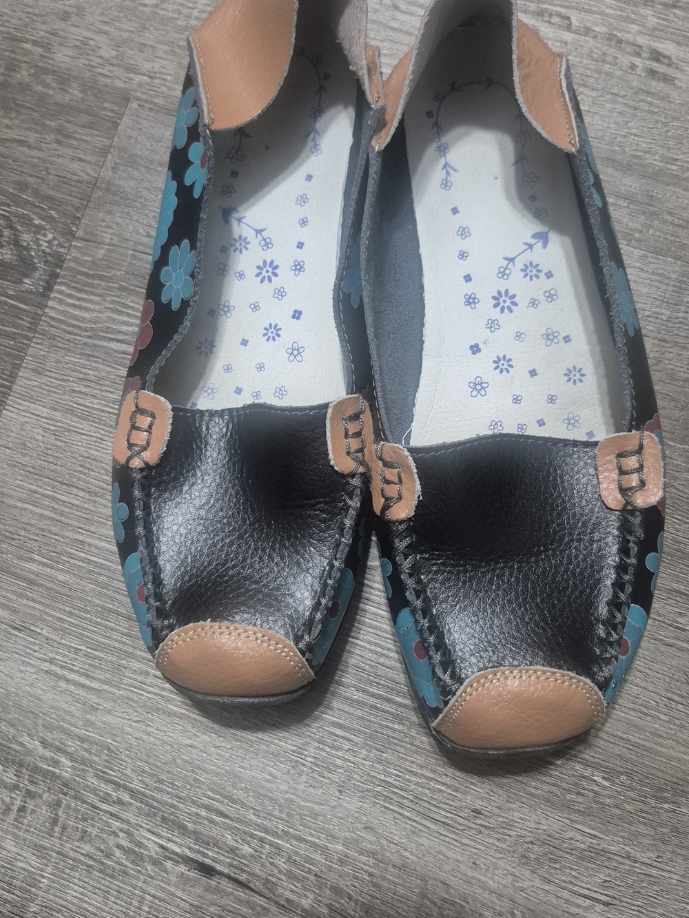 Black Floral Trim Women's Slip-On Loafers with Tan Accents